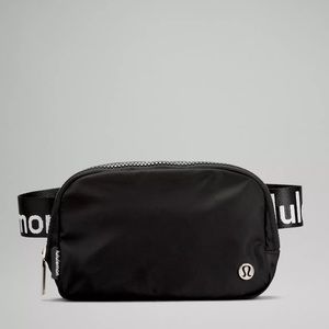 NWT 🍋 Lululemon Everywhere Belt Bag